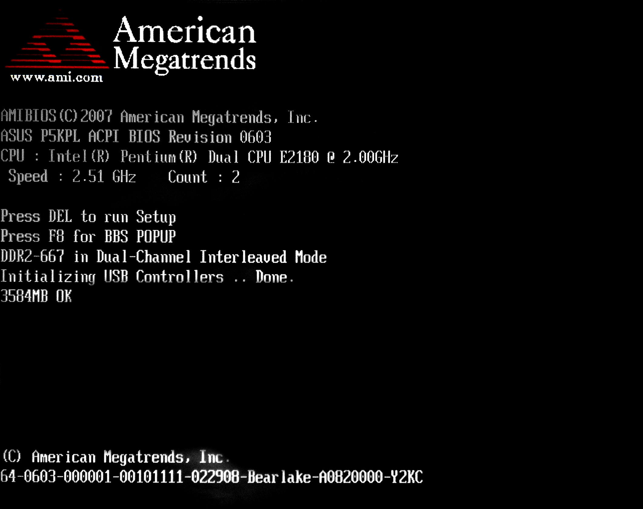 A computer displaying a boot error message.