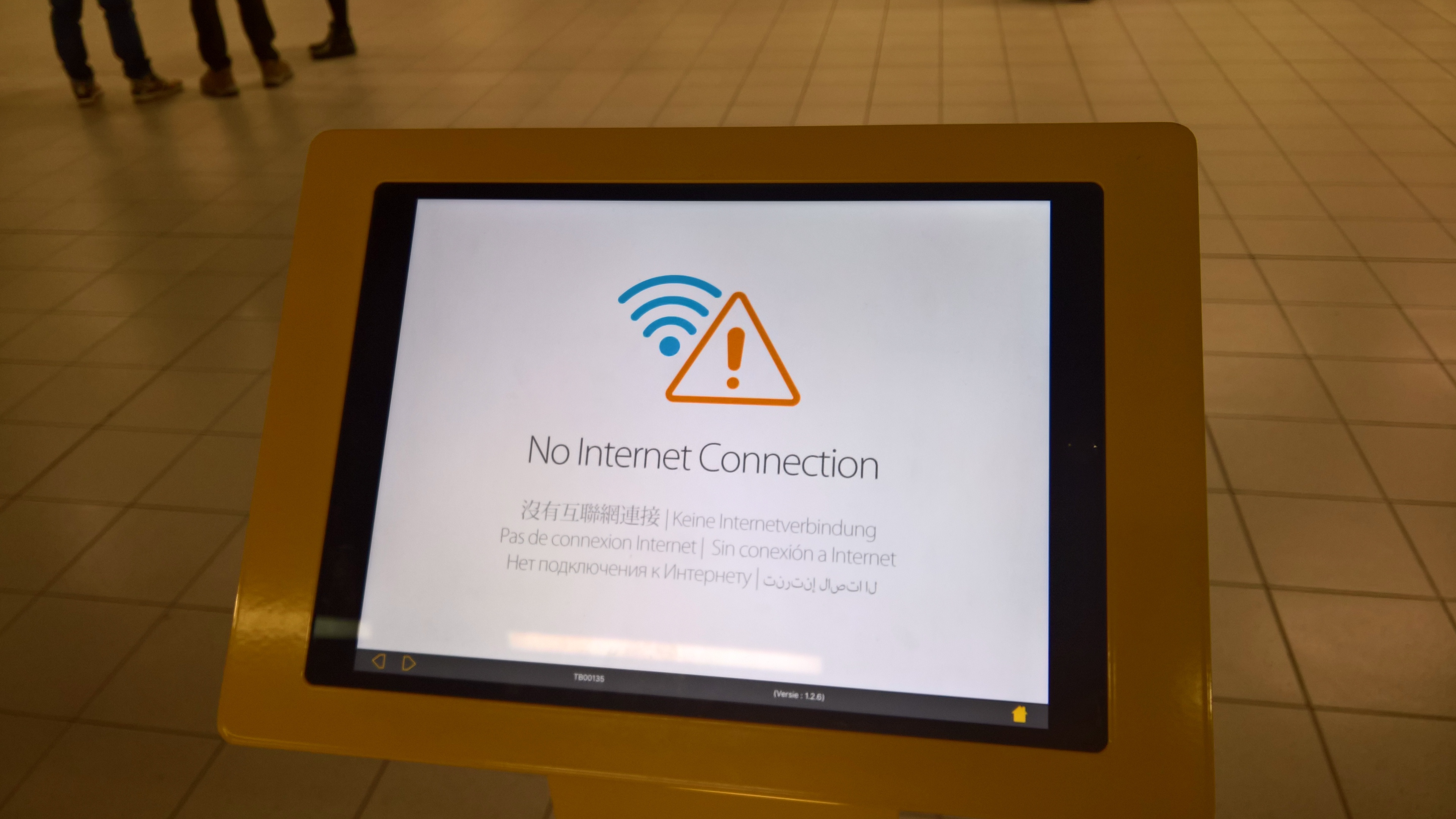 A computer screen with an Offline or No Internet Connection message.
