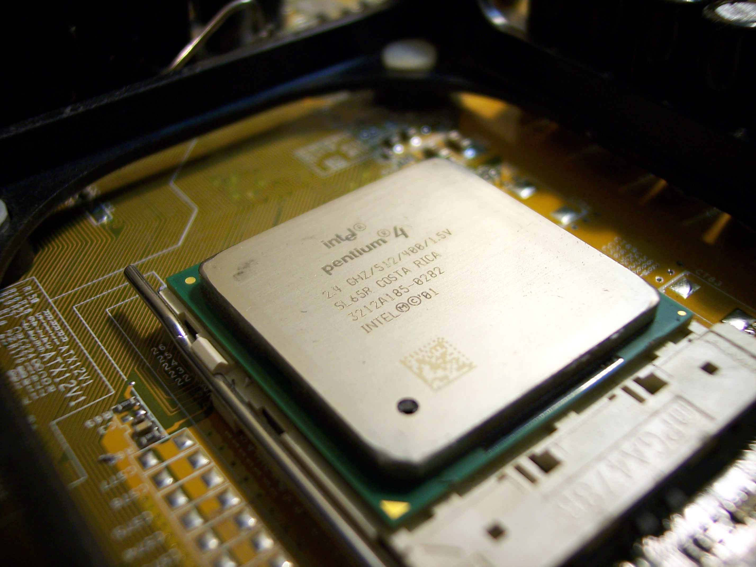 Processor: Pentium 4 or equivalent
RAM: 2GB or higher